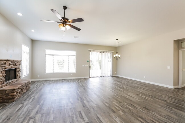 Photo - 2102 E Fawn Dr