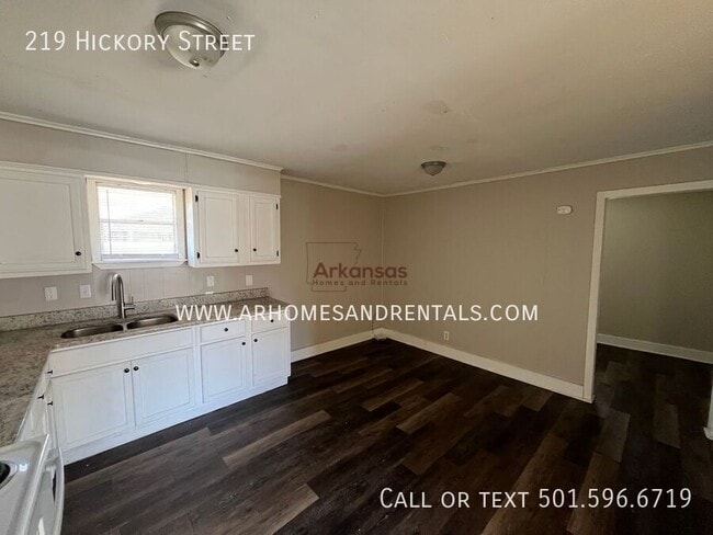 Photo - 219 Hickory St