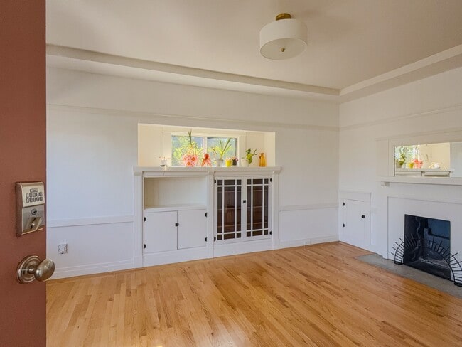 Photo - 2011 Rosedale Ave