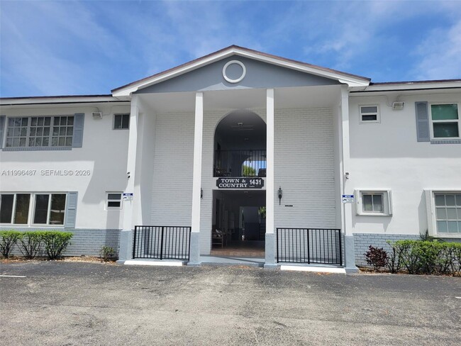 Building Photo - 1431 S 14th Ave Unit 114