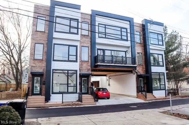 Building Photo - 2476 Thurman Ave