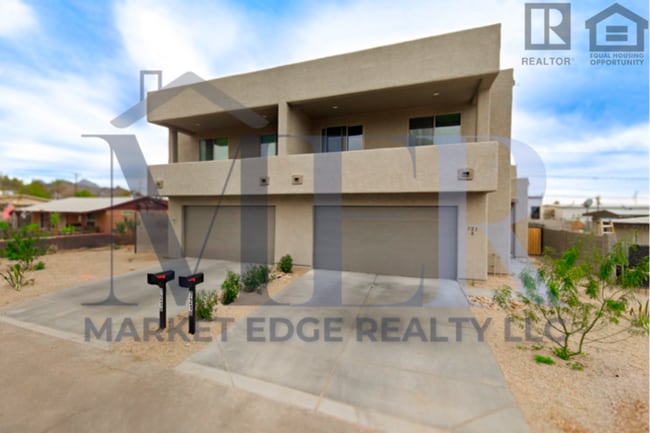 Building Photo - 3Bed/2Bath Town House at 7th St/Hatcher! $...