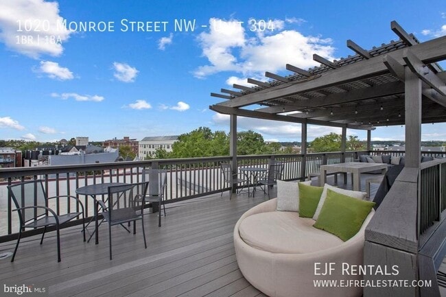 Photo - 1020 Monroe St NW Unit 304