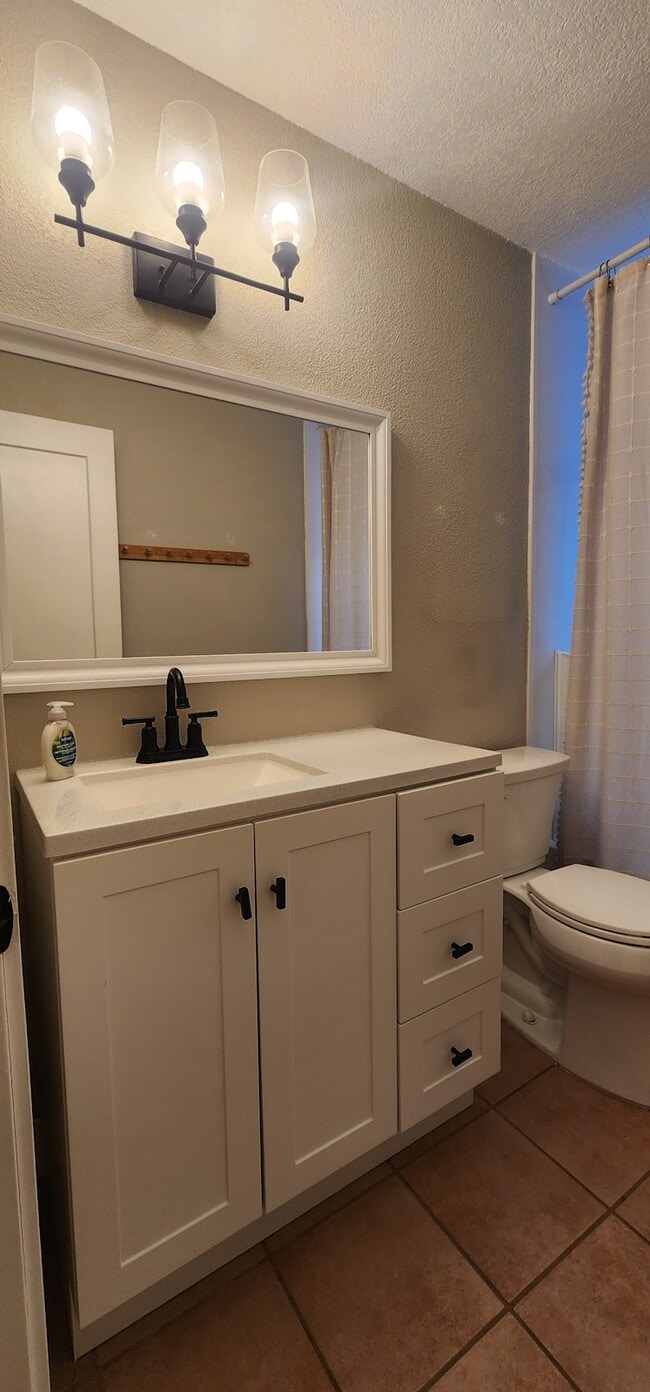 Photo - 139 NE Monroe Cir N