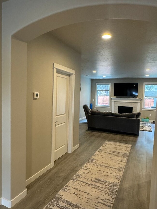 Photo - Fully Furnished 3 Bed/2 Bathroom Home-2042...