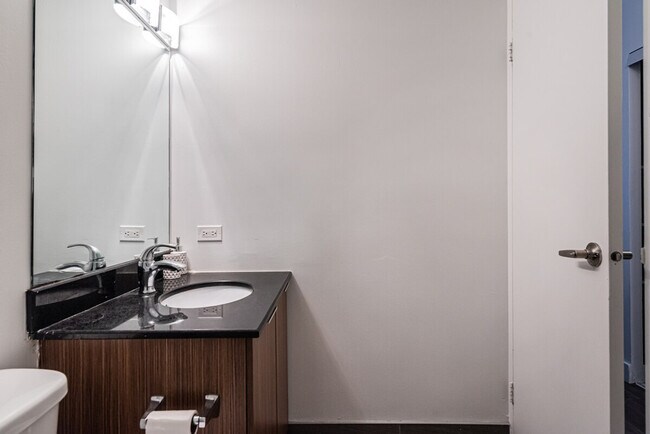 Photo - 3 Pl. Ontario Unité SI ID1261815P