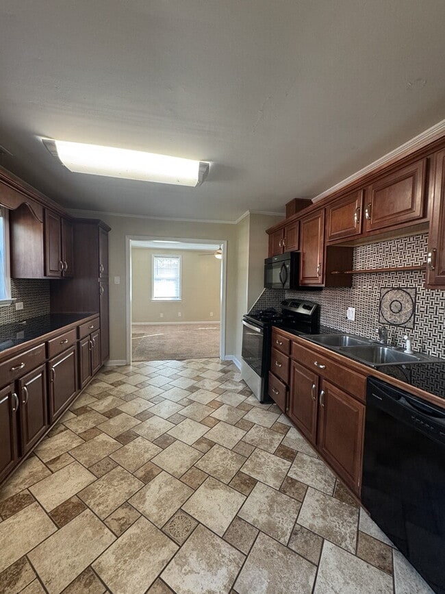 Photo - 503 Nelson Dr