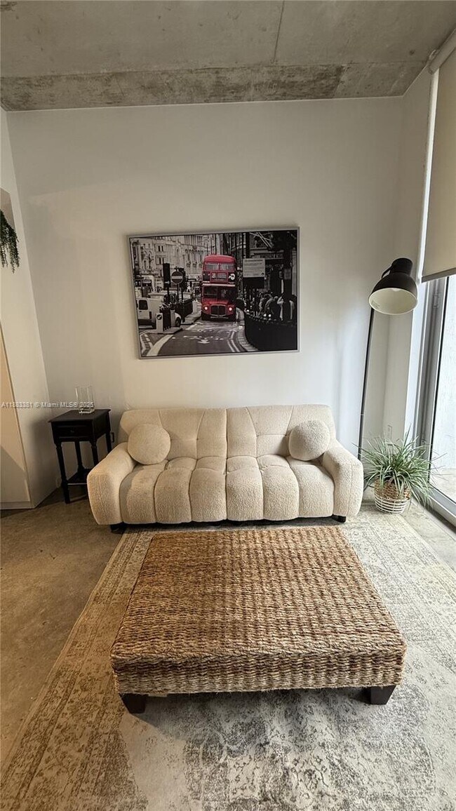 Photo - 151 SE 1st St Unidad 703