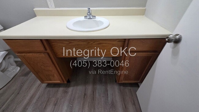 Photo - 3905 N Rockwell Ave Unit 113