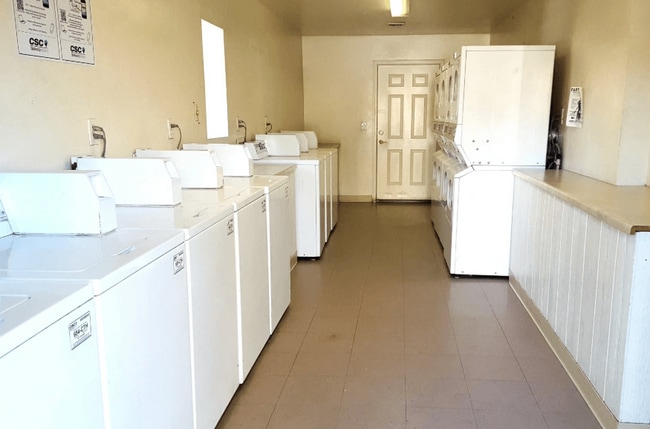 Photo - Foothills Court Apartments