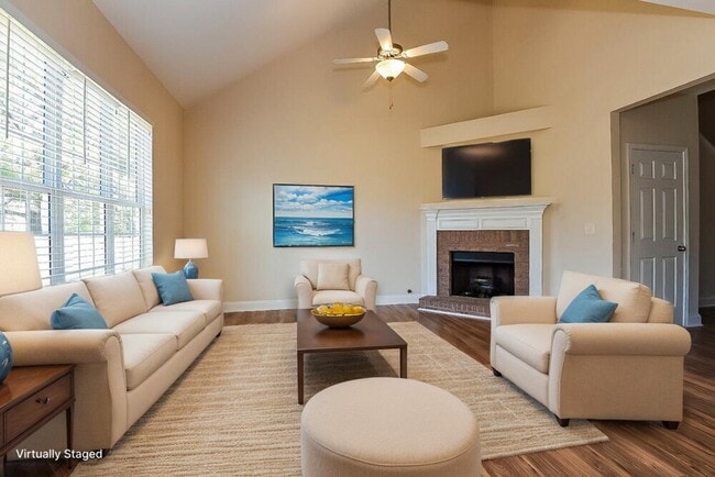 Photo - 110 Cessna Dr