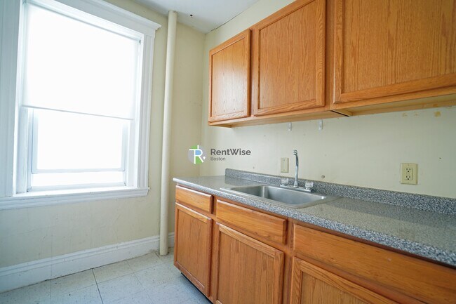 Photo - 159 Kelton St Unit 24