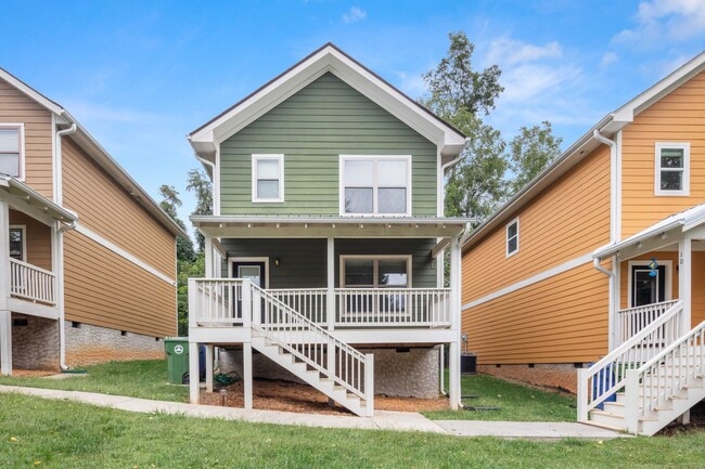 Building Photo - Sweet Two-Story Cottage