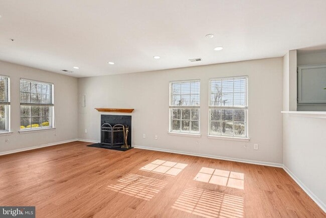 Photo - 1440 Nutwood Ct