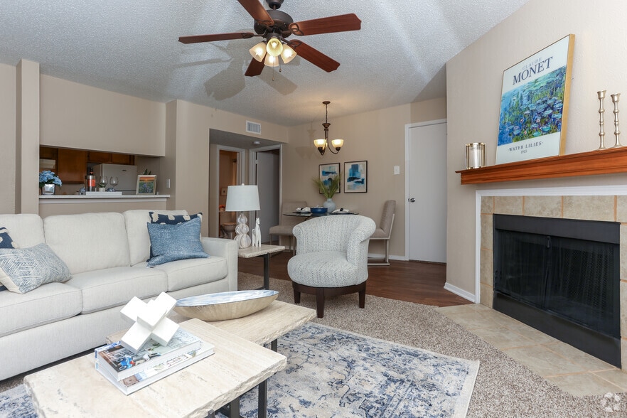 2BR, 2BA - 905SF(C) - Living Room