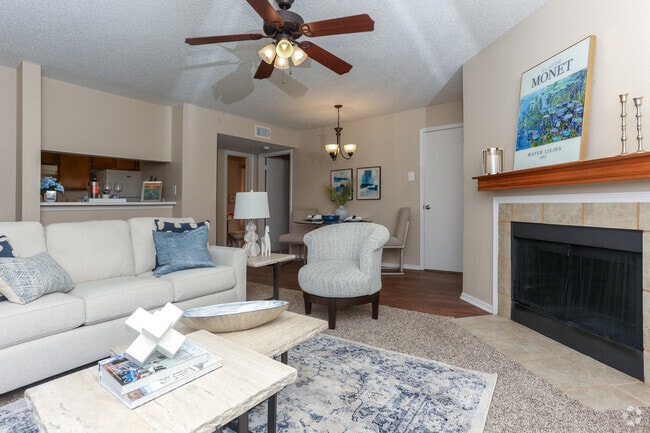 2BR, 2BA - 905SF(C) - Living Room