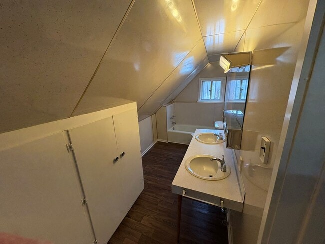Photo - Spacious 4 Bedroom Located in North Toledo...