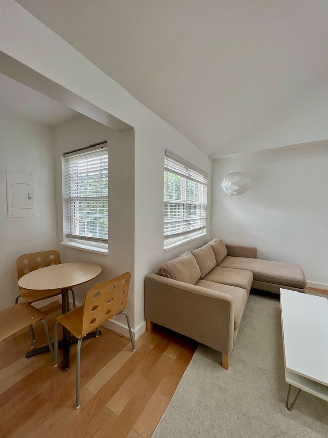 Photo - 2111 N Scott St Unit 62