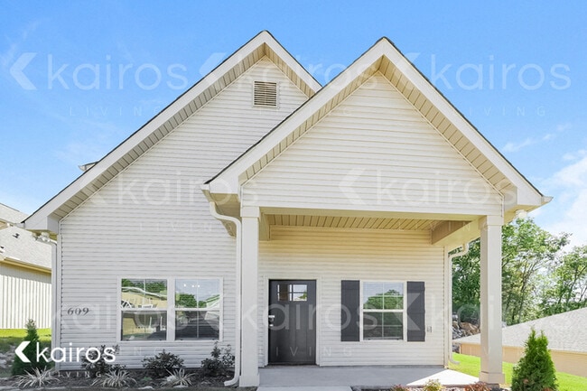 Building Photo - 609 Wellingburg Rd SE