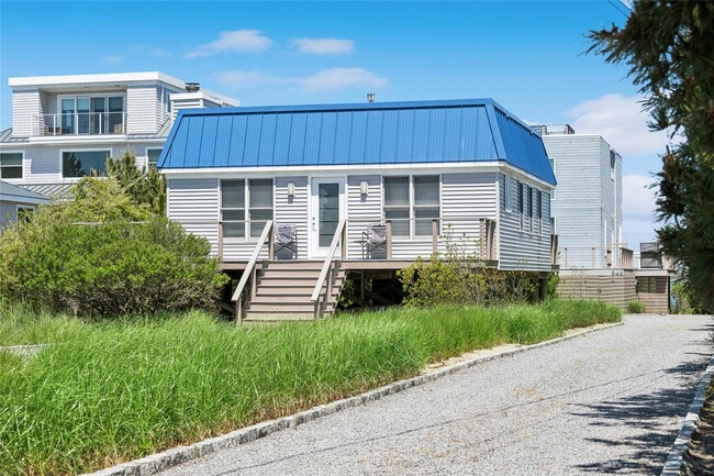 Building Photo - 846 Dune Rd Rental