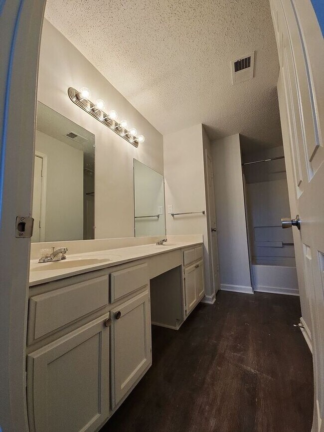 Charming 2 Bed, 2 Bath Home with Fireplace... House Rental in Horn