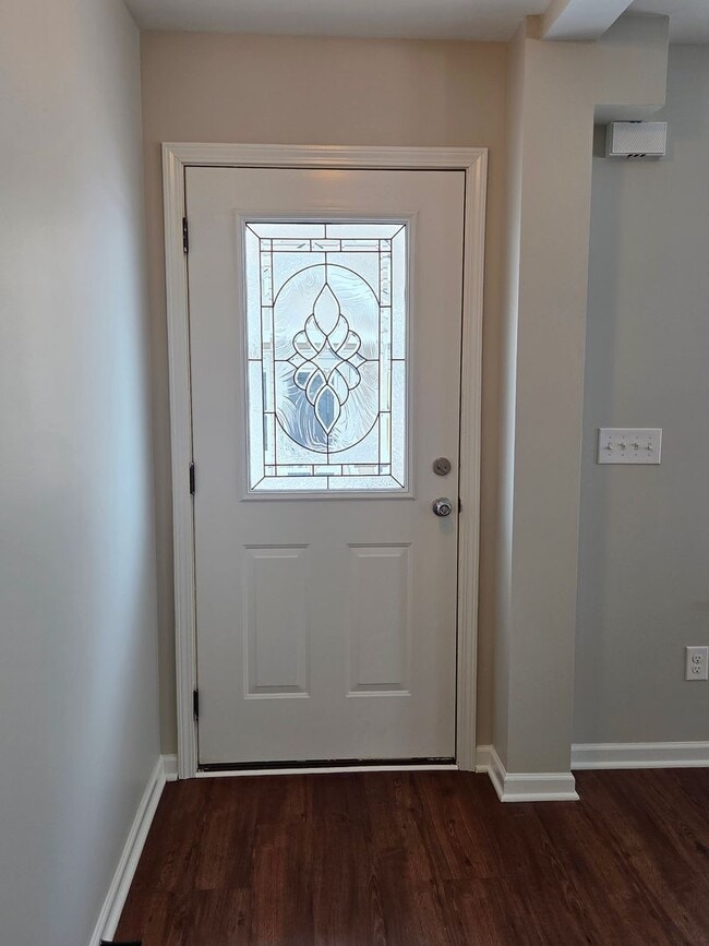 Photo - Move In Special!