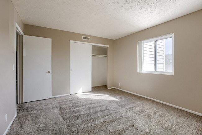 Omaha, NE Evergreen Terrace Apartments | 11A | Bedroom