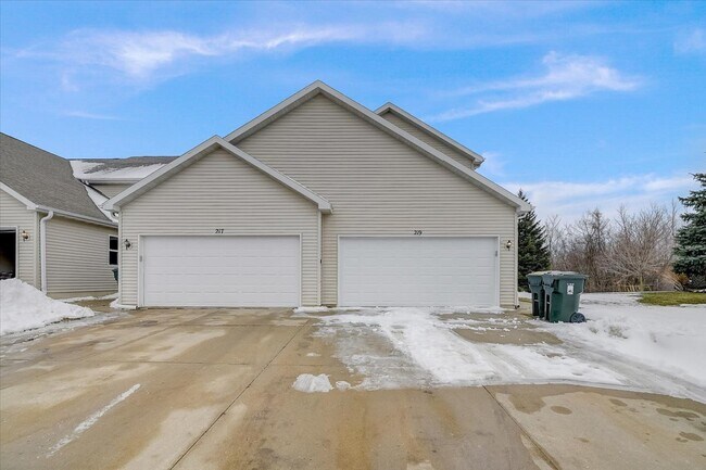 Photo - 219 Talon Pl