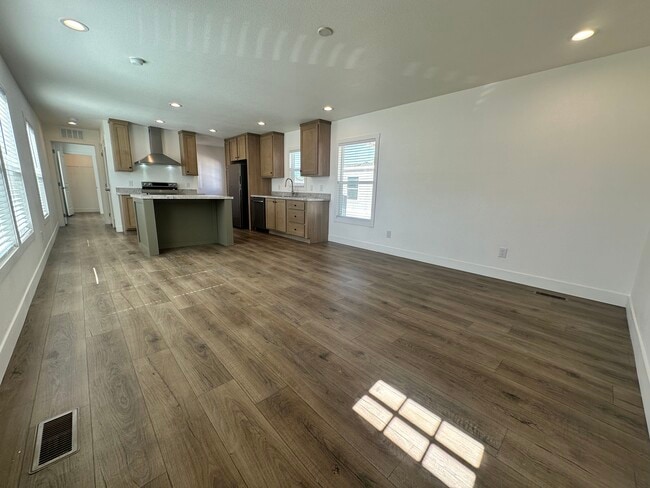 Photo - 2060 N Center St