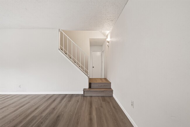 Photo - 7523 La Pl Dr