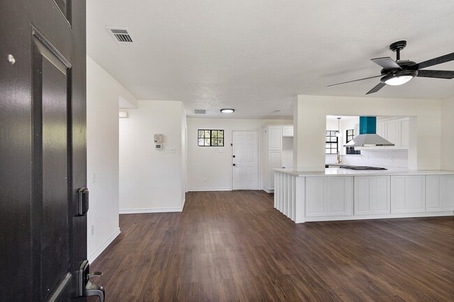 Photo - 504 Percival St