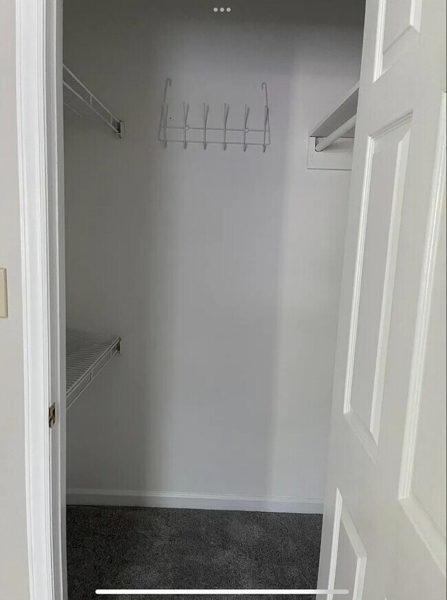 Photo - 4218 Queen Victoria Pl