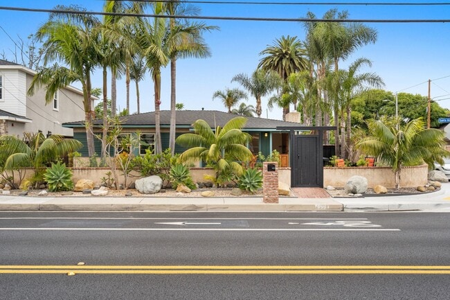 Building Photo - Charming 3-Bedroom in Desirable Eastside C... Rental