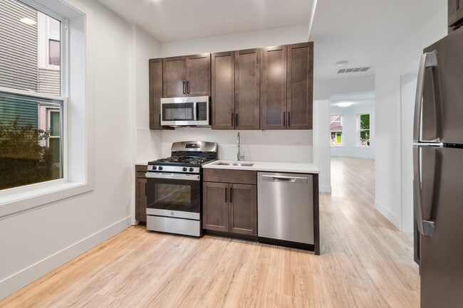 Photo - 1921 W Summerdale Ave Unit 1F