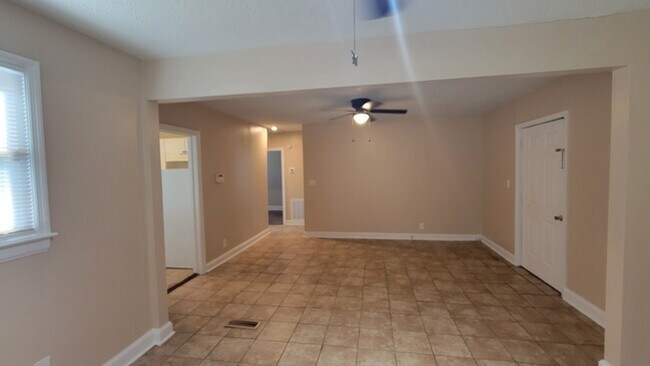 Photo - 2829 English Ave