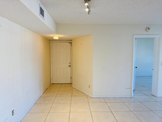 Photo - 9266 W Atlantic Blvd Unidad # 1026