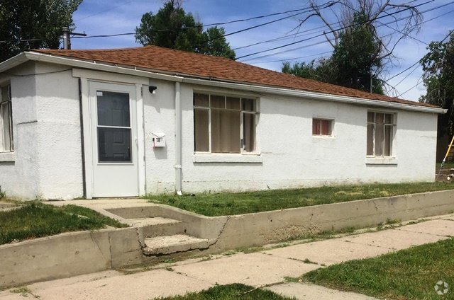 Building Photo - 736 W 12th St Unit 736 1/2 W. 12th Rental