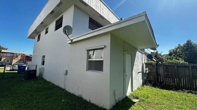 Photo - 7956 SW 6th St