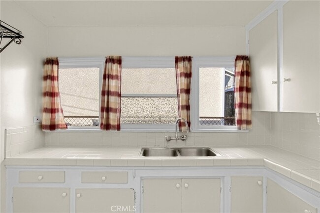 Photo - 959 W 17th St