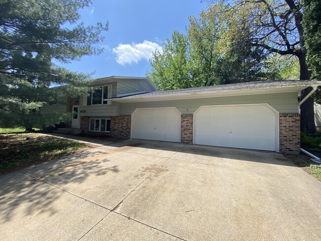 Building Photo - 4020 2nd Pl NW