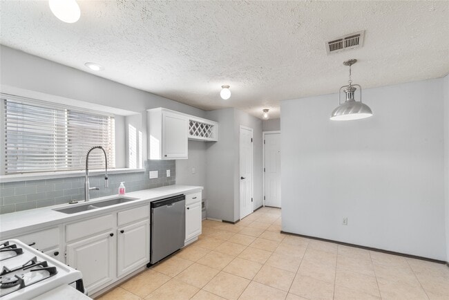 Photo - 934 Holly Hall Dr