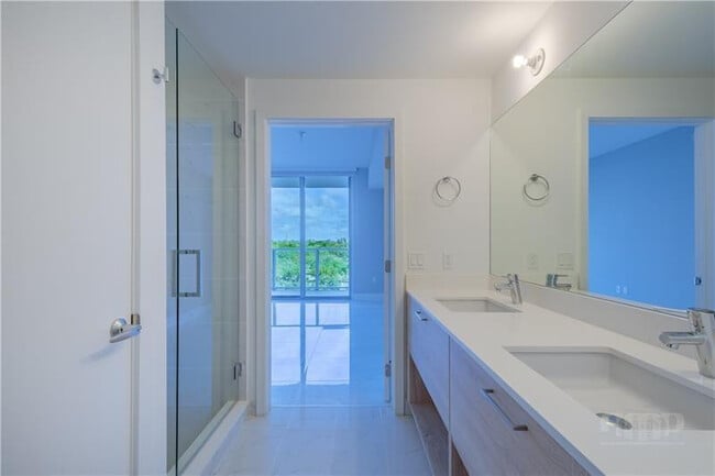 Photo - 16385 Biscayne Blvd Unidad 405