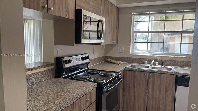 Building Photo - 2061 NW 96th Terrace Unit 12M Rental