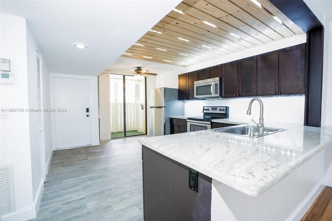 Building Photo - 2941 SW 87th Ave Unit 405 Rental