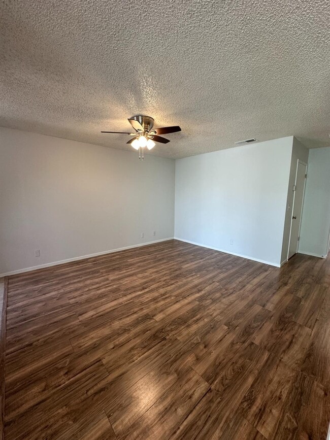 Photo - 297 E Bullard Ave Unidad 136