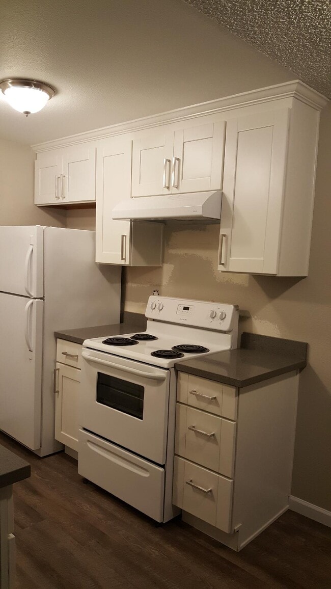 Photo - Cedarcrest Apart - 3