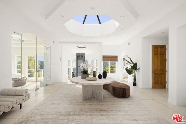 Photo - 1939 Stradella Rd