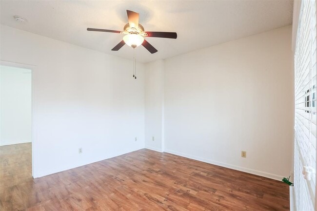 Photo - 912 W 22nd St Condo Unit 106