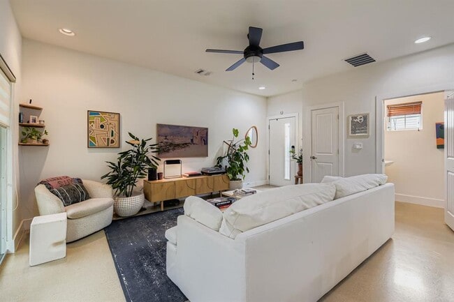 Photo - 1213 Eleanor St