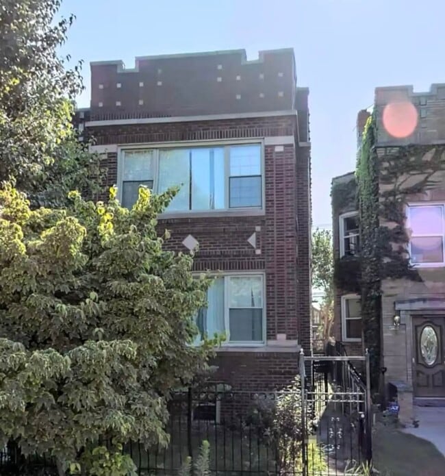 Building Photo - 6733 N Artesian Ave Rental